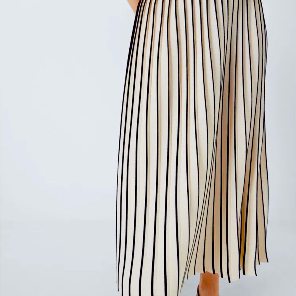 Weekend Max Mara Cream Wide-Leg Pleated Pants with Black Stripes